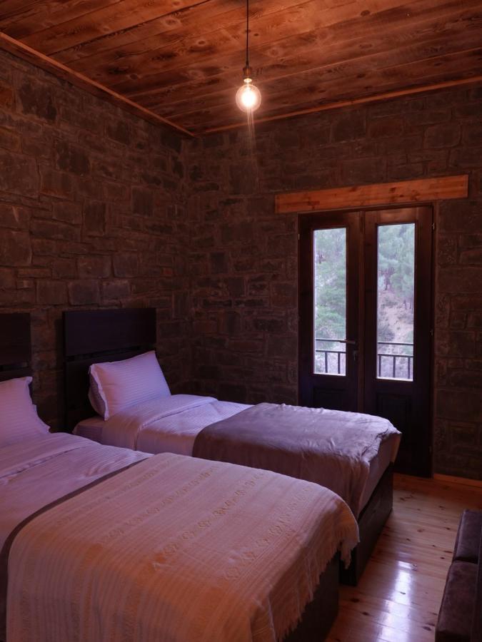 Chri Chri Guesthouse Permet Ngoại thất bức ảnh