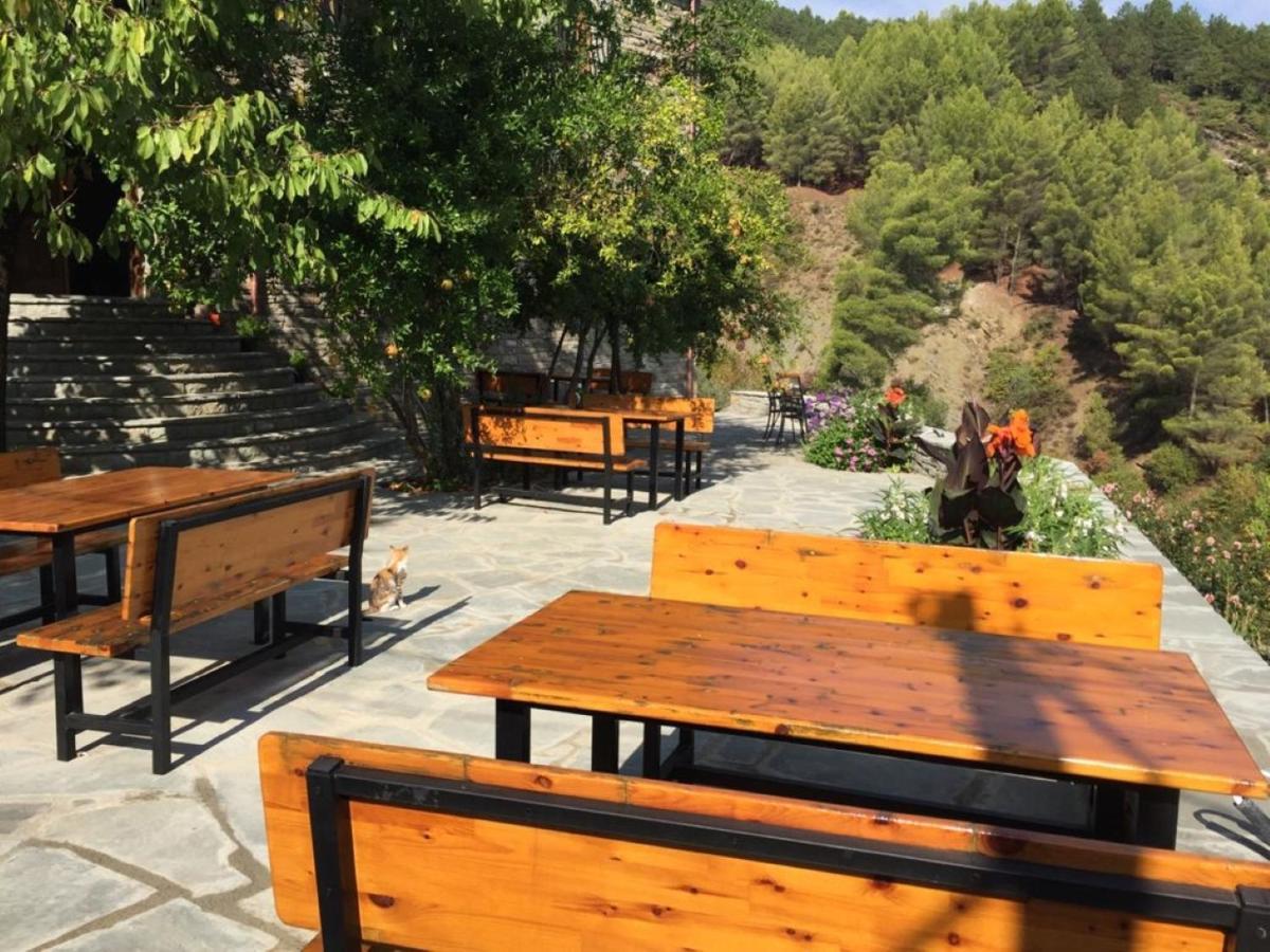 Chri Chri Guesthouse Permet Ngoại thất bức ảnh