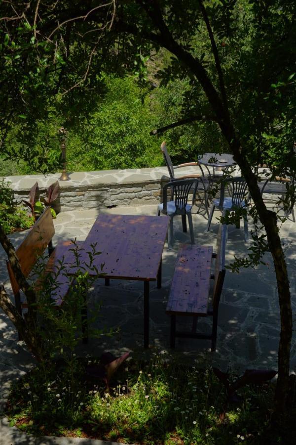 Chri Chri Guesthouse Permet Ngoại thất bức ảnh
